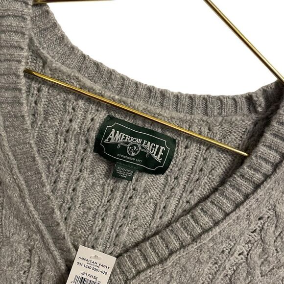 American Eagle Grey Cropped V Neck Cable Knit Sweater XS NWT - Picture 3 of 8